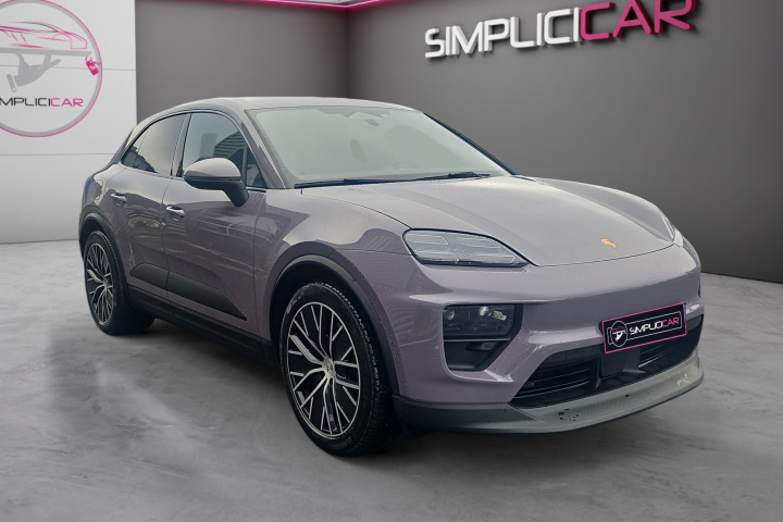 PORSCHE MACAN