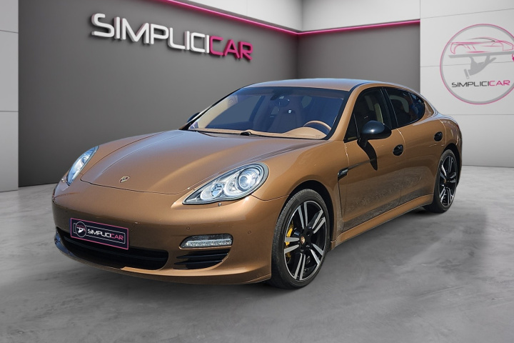 PORSCHE PANAMERA