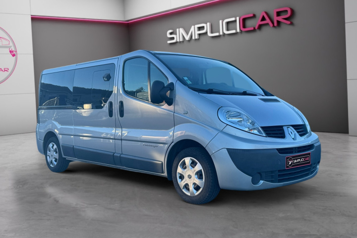 RENAULT TRAFIC PASSENGER